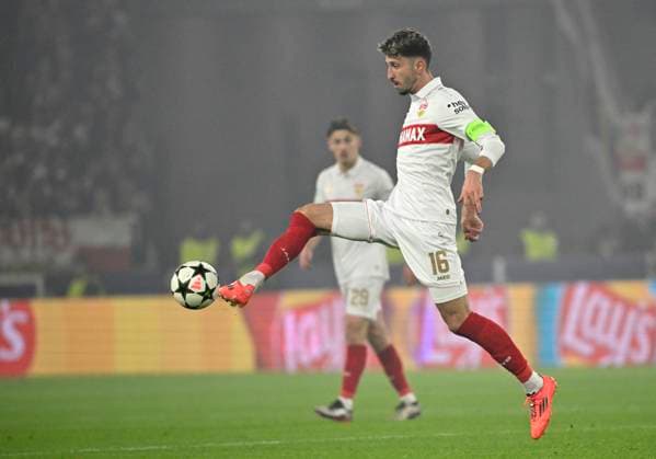 Atakan Karazor VfB Stuttgart (16) Aktion am Ball Champions League VfB Stuttgart vs Atalanta BC Bergamo 05.11.2024 DFL REGULATIONS PROHIBIT ANY USE OF PHOTOGRAPHS AS IMAGE SEQUENCES AND OR QUASI-VIDEO Champions League VfB Stuttgart vs Atalanta BC Bergamo