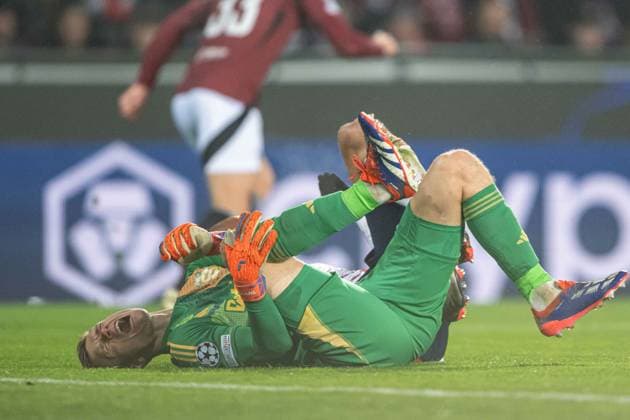 Sport Bilder des Tages Peter Vindahl injured after battle with Ludovic Ajorque during UEFA Champions league match, AC Sparta Prague - Stade Brest , 06. november 2024, Epet Arena, Prague, Czech republic Copyright: xMICHALxFAJT,ZOSPORTU.SKx DSC_5342