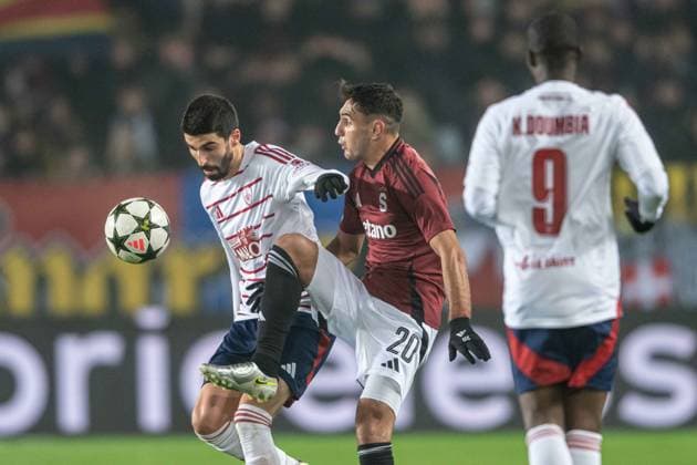 Qazim Laci in the battle with Mahdi Camara during UEFA Champions league match, AC Sparta Prague - Stade Brest , 06. november 2024, Epet Arena, Prague, Czech republic Copyright: xMICHALxFAJT,ZOSPORTU.SKx DSC_5398