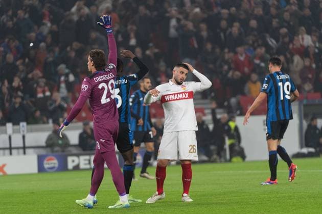 Deniz Undav (VfB Stuttgart 26) nach einer Torchance, li, Marco Carnesecchi (Atalanta Bergamo, 29)GER, VfB Stuttgart vs. Atalanta Bergamo, Fussball, Herren, UEFA Champions League, 4. Spieltag, Spielzeit 2024 2025, 06.11.2024, GER, VfB Stuttgart vs. Atalanta Bergamo, Fussball, Herren, UEFA Champions League, 4. Spieltag, Spielzeit 2024 2025, 06.11.2024 Stuttgart Copyright: xEibner-Pressefoto WolfgangxFrankx EP_WFK
