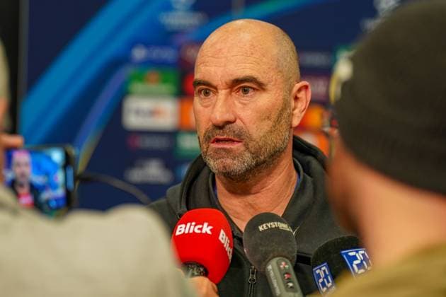 Shakhtar Donetsk (UKR) vs. Young Boys (SUI) YB - Fussball: UEFA Champions League 2024 25, 4. Spieltag, Schachtar Donezk vs. Young Boys Bern, Arena AufSchalke Veltins-Arena (Gelsenkirchen): Trainer JoÃ«l Magnin Joel Magnin (BSC Young Boys) Copyright: xJOERANxSTEINSIEKx