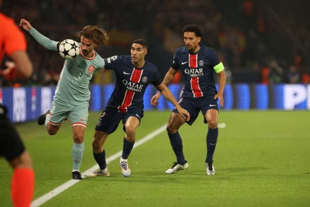 PSG-Atlético Madrid PHOTOPQR LE PARISIEN Olivier Lejeune ; ; 06 11 2024 ; À l occasion de la quatrième journée de Ligue des Champions, le Paris Saint-Germain reçoit l Atlético Madrid ce mercredi 6 novembre 2024 au Parc des Princes. PH : O.Lejeune Antoine Griezmann, Achraf Hakimi et Marquinhos France  Copyright: xPHOTOPQR LExPARISIEN MAXPPPxLP OlivierxLejeunex 20241106LPA2348 20241106LPA2348