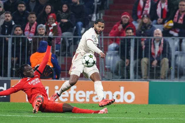 Serge Gnabry (FC Bayern Muenchen, 07) vs Kabore (SL Benfica Lissabon, 28) GER, FC Bayern Muenchen vs. SL Benfica Lissabon, Fussball, Champions League, 4. Spieltag, Spielzeit 2024 2025, 06.11.2024 DFB DFL REGULATIONS PROHIBIT ANY USE OF PHOTOGRAPHS AS IMAGE SEQUENCES AND OR QUASI-VIDEO GER, FC Bayern Muenchen vs. SL Benfica Lissabon, Fussball, Champions League, 4. Spieltag, Spielzeit 2024 2025, 06.11.2024 Muenchen Copyright: xEibner-Pressefoto RogerxBuerkex EP_RBE
