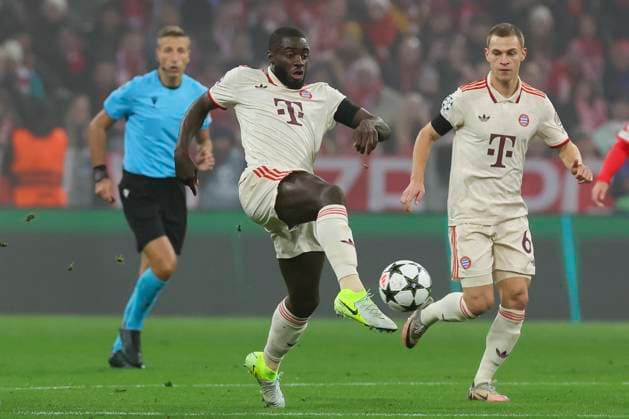 Dayot Upamecano (FC Bayern Muenchen) kontrolliert den Ball, UEFA Champions League 2024 25 League Phase MD4, FC Bayern München v SL Benfica, Allianz Arena am 06. November 2024 in München, Deutschland. (Foto von Marco Steinbrenner DeFodi Images) Dayot Upamecano (FC Bayern Muenchen) controls the ball, UEFA Champions League 2024 25 League Phase MD4, FC Bayern München v SL Benfica, Allianz Arena, November 6, 2024 in Munich, Germany. (Photo by Marco Steinbrenner DeFodi Images) not used in POL SRB CRO FRA GBR NED ITA USA Defodi-700_muenchen_lissabon_20241106_032