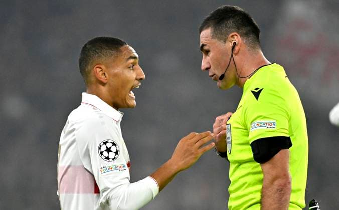 Schiedsrichter Referee Rade Obrenovic (SVN) Gestik Geste im Gespraech Diskussion mit Enzo Millot VfB Stuttgart (08) Champions League VfB Stuttgart vs Atalanta BC Bergamo 05.11.2024 DFL REGULATIONS PROHIBIT ANY USE OF PHOTOGRAPHS AS IMAGE SEQUENCES AND OR QUASI-VIDEO Champions League VfB Stuttgart vs Atalanta BC Bergamo