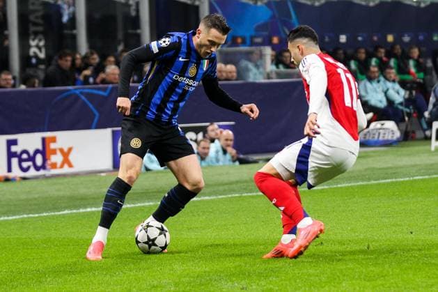 Piotr Zieli?ski(FC Internazionale)Gabriel Martinelli(Arsenal FC) , UEFA Champions League - FC Internazionale vs Arsenal FC , Matchday 4 2024-25 game San Siro Stadium Milano , Italy, 06.11.2024.Photo by Marius Bunduc LiveMedia  Copyright: xMariusxFlorinxBunduc IPAxSportx x xx IPA_51326567 IPA_Agency_IPA51326567
