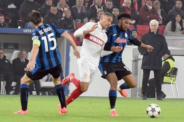 06.11.2024, xhbx, Fussball UEFA Champions League, VfB Stuttgart - Atalanta Bergamo emspor, v.l. Marten de Roon (Atalanta Bergamo), Enzo Millot (VfB Stuttgart), Ederson (Atalanta Bergamo) (DFL DFB REGULATIONS PROHIBIT ANY USE OF PHOTOGRAPHS as IMAGE SEQUENCES and or QUASI-VIDEO) Stuttgart