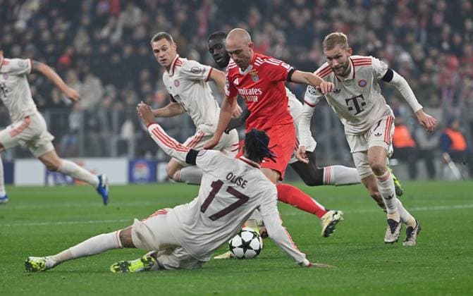 06.11.2024, xjrdrx, Fussball UEFA Champions League, FC Bayern Muenchen - Benfica Lissabon emspor, v.l. Joshua Kimmich (FC Bayern Muenchen), Frederik Aursnes (Benfica Lissabon), Michael Olise (FC Bayern Muenchen), Dayot Upamecano (FC Bayern Muenchen), Konrad Laimer (FC Bayern Muenchen) (DFL DFB REGULATIONS PROHIBIT ANY USE OF PHOTOGRAPHS as IMAGE SEQUENCES and or QUASI-VIDEO) Muenchen
