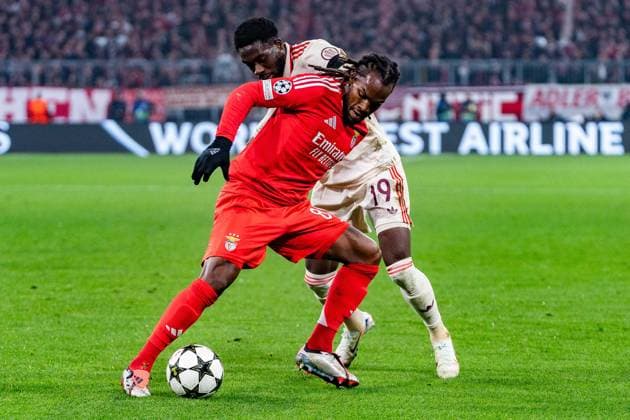 06.11.2024, FC Bayern München vs. Benfica Lissabon, UEFA Champions League, 4. Spieltag RENATO SANCHES (BENFICA LISSABON, 85) ALPHONSO DAVIES (FC BAYERN MUENCHEN, 19) Copyright: xBahhoxKarax