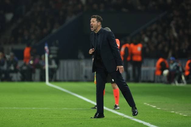 PSG - ATLETICO PHOTOPQR LE PARISIEN Le Parisien Arnaud Journois ; PARIS ; 06 11 2024 ; FOOTBALL , LIGUE DES CHAMPIONS UEFA , PHASE DE LIGUE , 4E JOURNEE , 06 11 2024 , PARIS , PARC DES PRINCES PARIS SG - ATLETICO MADRID PHOTO LE PARISIEN ARNAUD JOURNOIS Diego Simeone PARIS France  Copyright: xPHOTOPQR LExPARISIEN MAXPPPxLexParisienx xArnaudxJournoisx 20241106LPA2417 20241106LPA2417
