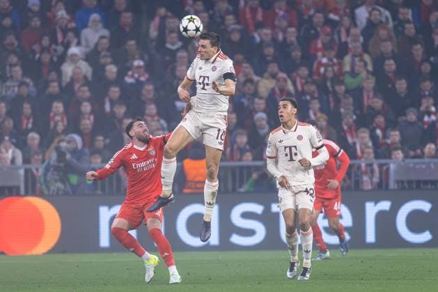 Munich, Germany, Novemberr 06st 2024: A duel between Joao Palhinha (16 Munich) and Orkun Koekcue (10 Benfica) during the UEFA Champions League football match between FC Bayern Munich and Benfica Lisbon at Allianz Arena in Munich, Germany. Philipp Kresnik (Philipp Kresnik SPP) Copyright: xPhilippxKresnikx xSPPx spp-en-PhKrSp-_KRE6723-Verbessert-RR