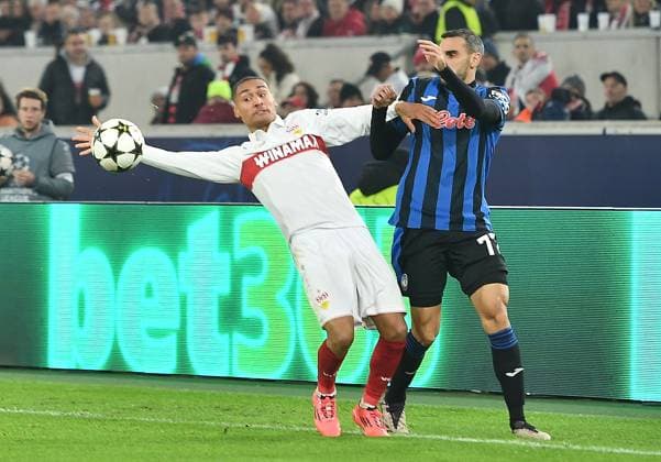 Sport Bilder des Tages 06.11.2024, xhbx, Fussball UEFA Champions League, VfB Stuttgart - Atalanta Bergamo emspor, v.l. Enzo Millot (VfB Stuttgart), Davide Zappacosta (Atalanta Bergamo) (DFL DFB REGULATIONS PROHIBIT ANY USE OF PHOTOGRAPHS as IMAGE SEQUENCES and or QUASI-VIDEO) Stuttgart
