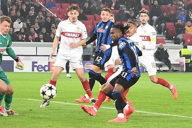 06.11.2024, xhbx, Fussball UEFA Champions League, VfB Stuttgart - Atalanta Bergamo emspor, v.l. Goal scored, Tor zum 0:1 durch Ademola Lookman (Atalanta Bergamo) (DFL DFB REGULATIONS PROHIBIT ANY USE OF PHOTOGRAPHS as IMAGE SEQUENCES and or QUASI-VIDEO) Stuttgart