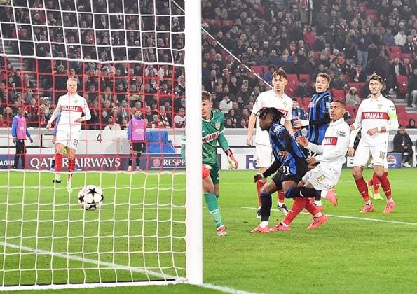 06.11.2024, xhbx, Fussball UEFA Champions League, VfB Stuttgart - Atalanta Bergamo emspor, v.l. Goal scored, Tor zum 0:1 durch Ademola Lookman (Atalanta Bergamo) (DFL DFB REGULATIONS PROHIBIT ANY USE OF PHOTOGRAPHS as IMAGE SEQUENCES and or QUASI-VIDEO) Stuttgart