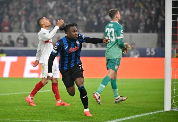 TOR zum 0:1 Ademola Lookman Atalanta BC Bergamo (11) Torjubel Torwart Alexander Nuebel VfB Stuttgart (33) Enzo Millot VfB Stuttgart (08) enttaeuscht Champions League VfB Stuttgart vs Atalanta BC Bergamo 05.11.2024 DFL REGULATIONS PROHIBIT ANY USE OF PHOTOGRAPHS AS IMAGE SEQUENCES AND OR QUASI-VIDEO Champions League VfB Stuttgart vs Atalanta BC Bergamo