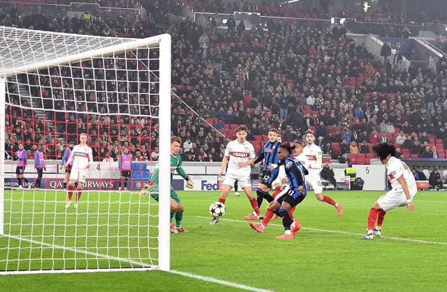 06.11.2024, xhbx, Fussball UEFA Champions League, VfB Stuttgart - Atalanta Bergamo emspor, v.l. Goal scored, Tor zum 0:1 durch Ademola Lookman (Atalanta Bergamo) (DFL DFB REGULATIONS PROHIBIT ANY USE OF PHOTOGRAPHS as IMAGE SEQUENCES and or QUASI-VIDEO) Stuttgart