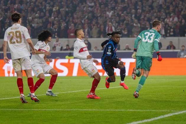 Der Torschütze Ademola Lookman (Atalanta BC) dreht jubelnd ab. xettx, Deutschland, Stuttgart, 06.11.2024, Fussball, UEFA Champions League: VfB Stuttgart vs Atalanta Bergamo, Saison 2024 2025, Match Day 4, MHP Arena Foto: A2 Bildagentur Peter Hartenfelser