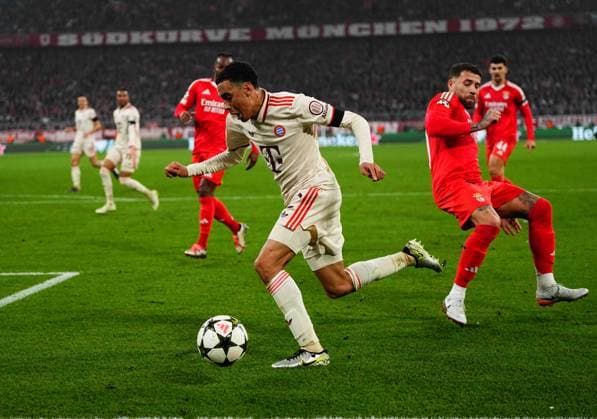 Champions League Round 4: Bayern Munich versus Benfica November 06 2024: Jamal Musiala of Bayern Munich controls the ball during a Champions League Round 4 game, Bayern Munich versus Benfica, at Allianz Areana, Munich, Germany. Ulrik Pedersen CSM (Credit Image: Â Ulrik Pedersen Cal Media) Munich Germany EDITORIAL USE ONLY Copyright: xx ZUMA-20241106_zma_c04_007.jpg UlrikxPedersenx csmphotothree315216
