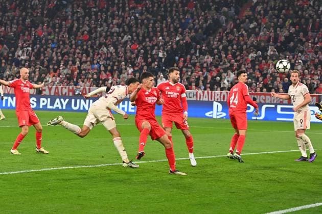Tor Jamal MUSIALA (Bayern Muenchen) zum 1-0,Aktion,Kopfball Fussball Champions League Ligaphase, FC Bayern Muenchen - Benfica Lissabon am 06.11.2024, A L L I A N Z A R E N A.