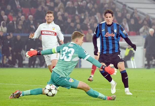 06.11.2024, xhbx, Fussball UEFA Champions League, VfB Stuttgart - Atalanta Bergamo emspor, v.l. Goal scored, Tor zum 0:2 Alexander Nübel (VfB Stuttgart), Nicolo Zaniolo (Atalanta Bergamo) (DFL DFB REGULATIONS PROHIBIT ANY USE OF PHOTOGRAPHS as IMAGE SEQUENCES and or QUASI-VIDEO) Stuttgart