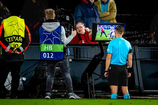 Referee Aleksandr Radius checks VAR, during the match Feyenoord - Salzburg at the Feyenoord stadium De Kuip for the UEFA Champions League - League phase - Matchday 4 season 2024-2025 in ROTTERDAM, Netherlands on 6 november 2024, (photo by Marcel van Dorst EYE4images DeFodi Images) not used in POL SRB CRO FRA GBR NED ITA USA Defodi-746_198512