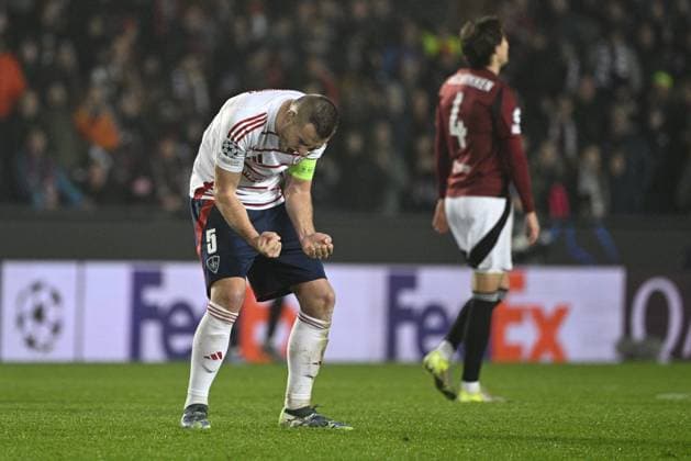 Soccer player of Stade Brest Brendan Chardonnet celebrates a victory after the Football Champions League 4th round match Sparta Prague vs Stade Brestois in Prague, Czech Republic, November 6, 2024. At right is Markus Solbakken of Sparta. (CTKxPhoto MichalxKamaryt) CTKPhotoP2024110613279  CTKPhotoP2024110613279