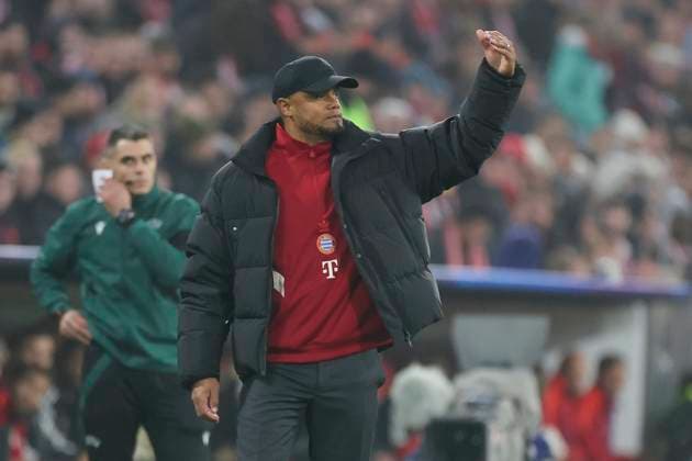 Trainer Vincent Kompany (FC Bayern Muenchen) gestikuliert, UEFA Champions League 2024 25 League Phase MD4, FC Bayern München v SL Benfica, Allianz Arena am 06. November 2024 in München, Deutschland. (Foto von Marco Steinbrenner DeFodi Images) Trainer Vincent Kompany (FC Bayern Muenchen) gestures, UEFA Champions League 2024 25 League Phase MD4, FC Bayern München v SL Benfica, Allianz Arena, November 6, 2024 in Munich, Germany. (Photo by Marco Steinbrenner DeFodi Images) not used in POL SRB CRO FRA GBR NED ITA USA Defodi-700_muenchen_lissabon_20241106_081