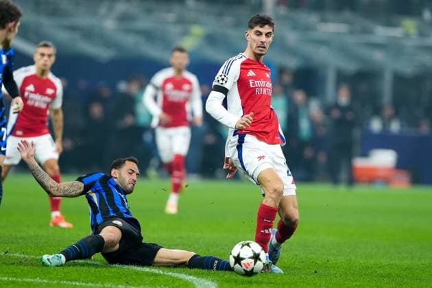 AC Milan v Arsenal - UEFA Champions League 2024 25 Kai Havertz of Arsenal and Hakan Calhanoglu of FC Internazionale compete for the ball during the UEFA Champions League 2024 25 League Phase MD4 match between FC Internazionale and Arsenal at Stadio San Siro on November 06, 2024 in Milan, Italy. Milan Stadio Giuseppe Meazza Florence Italy Copyright: xGiuseppexMaffiax UCL_Inter-Arsenal_061124_BRU3057