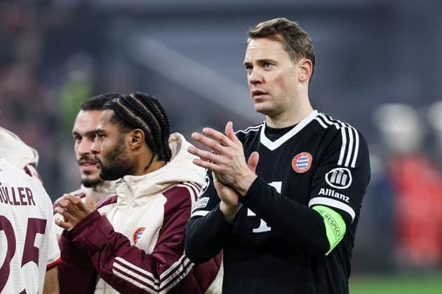 Endstand 1:0 fuer Bayern Muenchen. Die Bayern besiegen daheim Benfica Lissabon. Jubel bei Manuel Neuer (FC Bayern Muenchen, 01), Serge Gnabry (FC Bayern Muenchen, 07) GER, FC Bayern Muenchen vs. SL Benfica Lissabon, Fussball, Champions League, 4. Spieltag, Spielzeit 2024 2025, 06.11.2024 DFB DFL REGULATIONS PROHIBIT ANY USE OF PHOTOGRAPHS AS IMAGE SEQUENCES AND OR QUASI-VIDEO GER, FC Bayern Muenchen vs. SL Benfica Lissabon, Fussball, Champions League, 4. Spieltag, Spielzeit 2024 2025, 06.11.2024 Muenchen Copyright: xEibner-Pressefoto RogerxBuerkex EP_RBE