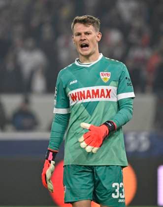 Torwart Alexander Nuebel VfB Stuttgart (33) Gestik Geste Champions League VfB Stuttgart vs Atalanta BC Bergamo 05.11.2024 DFL REGULATIONS PROHIBIT ANY USE OF PHOTOGRAPHS AS IMAGE SEQUENCES AND OR QUASI-VIDEO Champions League VfB Stuttgart vs Atalanta BC Bergamo