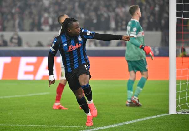 TOR zum 0:1 Ademola Lookman Atalanta BC Bergamo (11) Torjubel Torwart Alexander Nuebel VfB Stuttgart (33) Enzo Millot VfB Stuttgart (08) enttaeuscht Champions League VfB Stuttgart vs Atalanta BC Bergamo 05.11.2024 DFL REGULATIONS PROHIBIT ANY USE OF PHOTOGRAPHS AS IMAGE SEQUENCES AND OR QUASI-VIDEO Champions League VfB Stuttgart vs Atalanta BC Bergamo