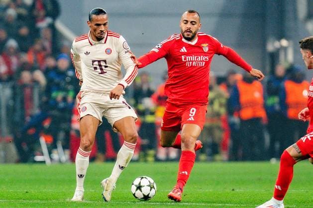 06.11.2024, FC Bayern München vs. Benfica Lissabon, UEFA Champions League, 4. Spieltag Leroy Sane (FC Bayern Muenchen, 10) Arthur Cabral (Benfica Lissabon, 9) Copyright: xBahhoxKarax