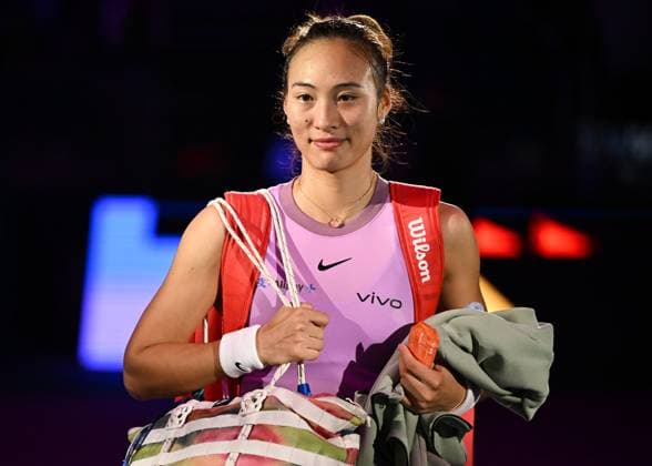 WTA, Tennis Damen Finals 2024 - Day 5 RIYADH, SAUDI ARABIA - NOVEMBER 06: Quinwen Zheng of China after her win against Jasmine Paolini of Italy, on Day 5 of the 2024 WTA Finals, part of the Hologic WTA Tour, held at King Saud University Indoor Arena on November 06, 2024, in Riyadh, Saudi Arabia. Riyadh Saudi Arabia  Copyright: xArturxWidakx originalFilename:widak-wtafinal241106_nptWj.jpg