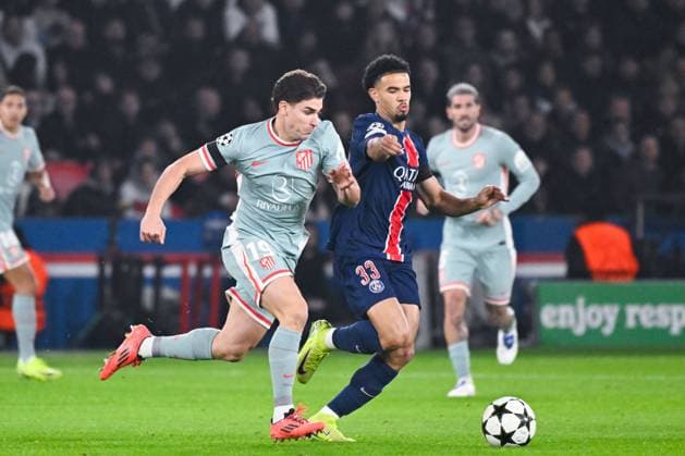 Julian Alvarez ( 19 - Atletico de Madrid ) and Warren ZAIRE EMERY ( 33 - PSG ) during the UEFA Champions League match between Paris Saint Germain and Atletico de Madrid at Parc Des Princes on November 06, 2024 in Paris, France. ( Photo by federico pestellini panoramic ) - FOOTBALL : PSG vs Atletico de Madrid - Ligue des Champions - 06 11 2024 FedericoPestellini Panoramic 