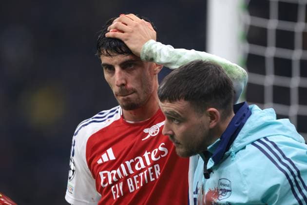 Milan, Italy, 6th November 2024. Kai Havertz of Arsenal FC holds a swab on his bloodied head as he leaves the field of play to be substituted following a clash with Yann Bisseck of FC Internazionale during the UEFA Champions League match at Giuseppe Meazza, Milan. Picture credit should read: Jonathan Moscrop Sportimage EDITORIAL USE ONLY. No use with unauthorised audio, video, data, fixture lists, club league logos or live services. Online in-match use limited to 120 images, no video emulation. No use in betting, games or single club league player publications. SPI-3426-0012