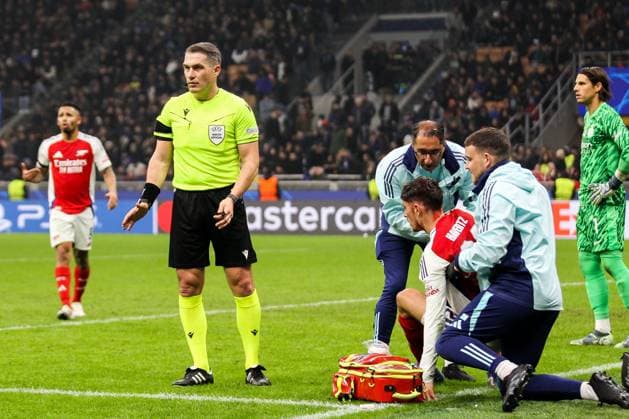 CALCIO - UEFA Champions League - Inter - FC Internazionale vs Arsenal FC accident on footbal Bukayo Saka (Arsenal FC) , UEFA Champions League - FC Internazionale vs Arsenal FC , Matchday 4 2024-25 game San Siro Stadium Milano , Italy, 06.11.2024.Photo by Marius Bunduc LiveMedia Milan Italy  Copyright: xIPAxSport ABACAx