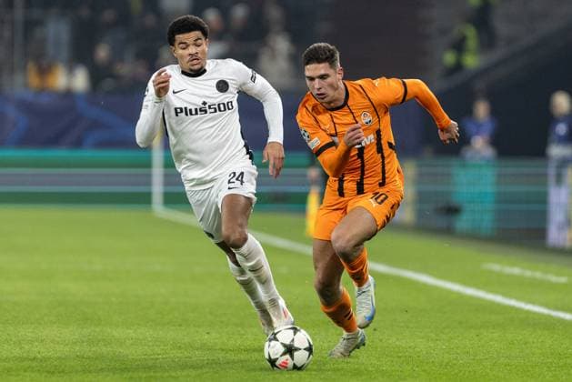 UEFA Champions League: FC Shakhtar Donetsk - BSC Young Boys; 06.11.2024 Georgy Sudakov (FC Shakhtar Donetsk, 10), Zachary Athekame (BSC Young Boys, 24) UEFA Champions League: FC Shakhtar Donetsk - BSC Young Boys; Arena AufSchalke, Gelsenkirchen; 06.11.2024 Copyright: xBEAUTIFULxSPORTS Buriakovx