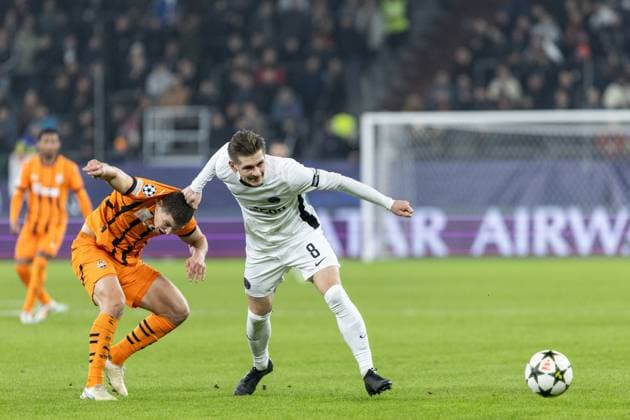 UEFA Champions League: FC Shakhtar Donetsk - BSC Young Boys; 06.11.2024 Valeriy Bondar (FC Shakhtar Donetsk, 5), Lukasz Lakomy (BSC Young Boys, 8) UEFA Champions League: FC Shakhtar Donetsk - BSC Young Boys; Arena AufSchalke, Gelsenkirchen; 06.11.2024 Copyright: xBEAUTIFULxSPORTS Buriakovx