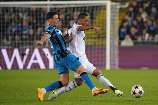 Fußball, CL, FC Brügge - Aston Villa Youri Tielemans of Aston Villa holds off Casper Nielsen of Club Brugge Club Brugge v Aston Villa, UEFA Champions League, Group Stage, Football, Jan Breydel Stadium, Brussels, Belgium - 06 Nov 2024 EDITORIAL USE ONLY No use with unauthorised audio, video, data, fixture lists, club league logos or live services. Online in-match use limited to 120 images, no video emulation. No use in betting, games or single club league player publications.  Copyright: xDavexWinter Shutterstockx 14863799dt