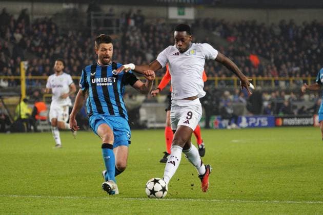Fußball, CL, FC Brügge - Aston Villa Brandon Mechele of Club Brugge makes a last ditch tackle on Jhon Duran of Aston Villa Club Brugge v Aston Villa, UEFA Champions League, Group Stage, Football, Jan Breydel Stadium, Brussels, Belgium - 06 Nov 2024 EDITORIAL USE ONLY No use with unauthorised audio, video, data, fixture lists, club league logos or live services. Online in-match use limited to 120 images, no video emulation. No use in betting, games or single club league player publications.  Copyright: xDavexWinter Shutterstockx 14863799hk
