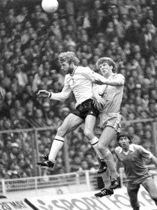 810514 Fotboll, FA Cup, Final, Tottenham - Manchester City: Tottenhams Steve Archibald against Citys Tommy Caton. Photo: BILDBYRAN D175_27 scanx fotboll football soccer FA Cup final fa-cupfinal 1981 tottenham manchester CIty D175_27 bbeng dia wembley stadium london england *** 810514 Football, FA Cup, Final, Tottenham Manchester City Tottenhams Steve Archibald against Citys Tommy Caton Photo BILDBYRAN D175 27 scanx fotboll football soccer FA Cup final fa cupfinal 1981 tottenham manchester CIty D175 27 bbeng dia wembley stadium london england  Copyright: BILDBYRAN BB810514BB098