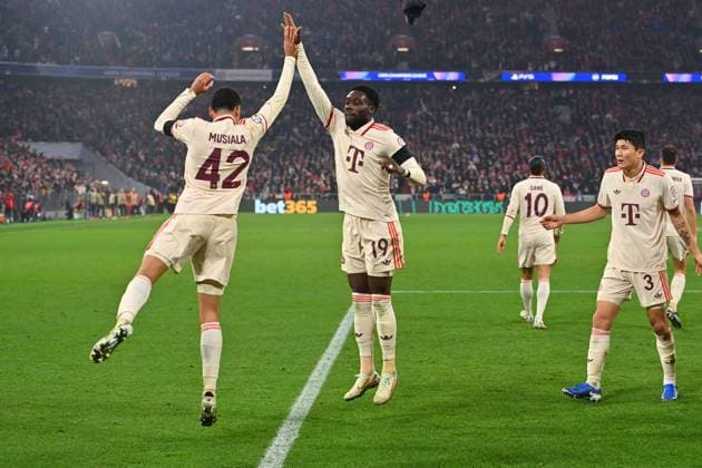 Torjubel Jamal MUSIALA (Bayern Muenchen) nach Tor zum 1-0 mit Alphonso DAVIES (Bayern Muenchen), re:Minjae KIM (FC Bayern Muenchen) Jubel,Freude,Begeisterung, Aktion, Fussball Champions League Ligaphase, FC Bayern Muenchen - Benfica Lissabon 1-0 am 06.11.2024, A L L I A N Z A R E N A.