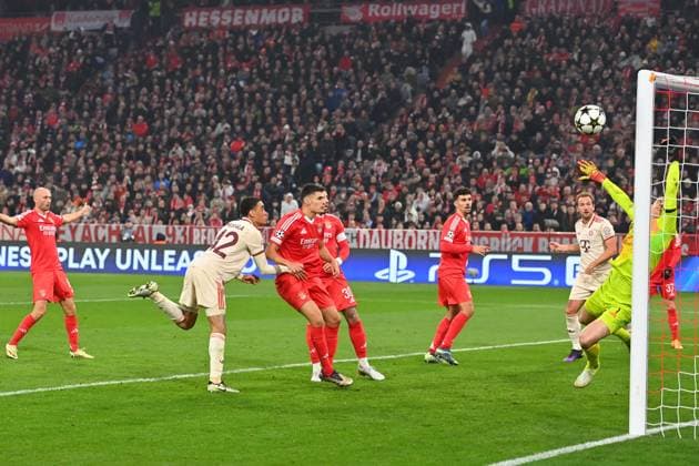 Tor Jamal MUSIALA (Bayern Muenchen) zum 1-0,Aktion,Kopfball,Strafraumszene. Fussball Champions League Ligaphase, FC Bayern Muenchen - Benfica Lissabon 1-0 am 06.11.2024, A L L I A N Z A R E N A.
