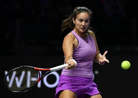 WTA, Tennis Damen Finals 2024 - Day 6 RIYADH, SAUDI ARABIA - NOVEMBER 07: Daria Kasatkina during her match against Iga Swiatek of Poland, on Day 6 of the 2024 WTA Finals, part of the Hologic WTA Tour, held at King Saud University Indoor Arena on November 07, 2024, in Riyadh, Saudi Arabia. Riyadh Saudi Arabia  Copyright: xArturxWidakx originalFilename:widak-wtafinal241107_npHPj.jpg