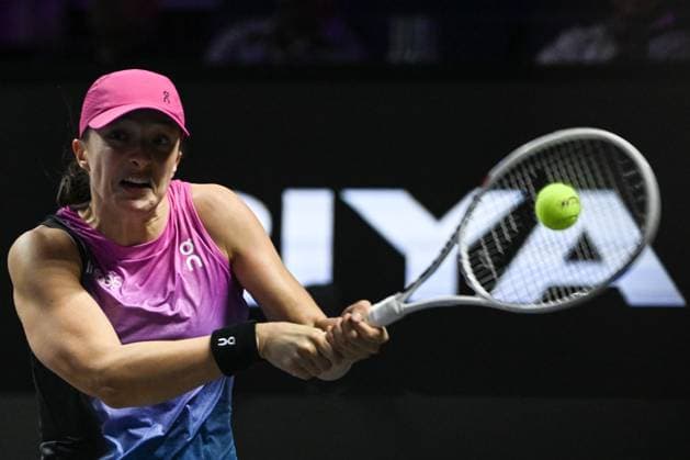 WTA, Tennis Damen Finals 2024 - Day 6 RIYADH, SAUDI ARABIA - NOVEMBER 07: Iga Swiatek of Poland during her match against Daria Kasatkina, on Day 6 of the 2024 WTA Finals, part of the Hologic WTA Tour, held at King Saud University Indoor Arena on November 07, 2024, in Riyadh, Saudi Arabia. Riyadh Saudi Arabia  Copyright: xArturxWidakx originalFilename:widak-wtafinal241107_nppWz.jpg