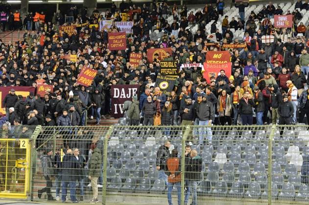 AS Roma s supporters pictured during a soccer game between Belgian Royale Union Saint-Gilloise and Italian club AS Roma in Brussels, on Thursday 07 November 2024, on day 4 8 of the League phase of the UEFA Europa League tournament. JILLxDELSAUX  x104823928x