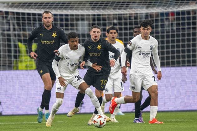 Ansgar Knauff (Eintracht Frankfurt) Christos Zafeiris (Slavia Prag) battle for the ball during the UEFA Europa League 2024 25 League Phase MD4 match between Eintracht Frankfurt v SK Slavia Praha at Deutsche Bank Park on November 7, 2024 in Frankfurt am Main, Germany. not used in POL SRB CRO FRA GBR NED ITA USA Defodi-747_747_20241107_EFSlPr_000000061