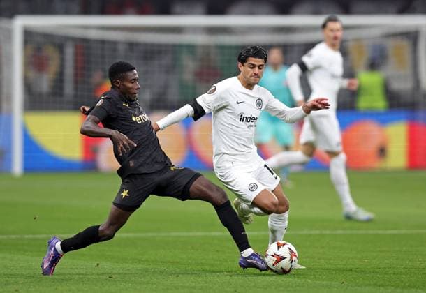 07.11.2024, xovx, Fußball UEFA Europa League, Eintracht Frankfurt - Slavia Prag v.l. Oscar (Slavia Prag), Mo Dahoud (Eintracht Frankfurt) (DFL DFB REGULATIONS PROHIBIT ANY USE OF PHOTOGRAPHS as IMAGE SEQUENCES and or QUASI-VIDEO) emspor Frankfurt am Main