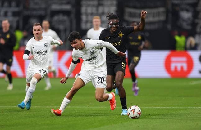 07.11.2024, Fussball UEFA Europa League, Eintracht Frankfurt - SK Slavia Prag, emonline, emspor, v.l., Can Uzun (Eintracht Frankfurt), Igoh Ogbu (SK Slavia Praha) DFL DFB REGULATIONS PROHIBIT ANY USE OF PHOTOGRAPHS AS IMAGE SEQUENCES AND OR QUASI-VIDEO. xdcx Copyright: HMBxMedia Claus
