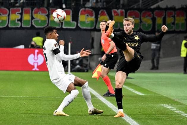 07.11.2024, xsltx, Fussball UEFA Europa League, Eintracht Frankfurt - Slavia Prag emspor, v.l. Ansgar Knauff (Eintracht Frankfurt) Ondrej Zmrzly (SK Slavia Prag) Zweikampf, Aktion, action, battle for the ball (DFL DFB REGULATIONS PROHIBIT ANY USE OF PHOTOGRAPHS as IMAGE SEQUENCES and or QUASI-VIDEO) Frankfurt am Main